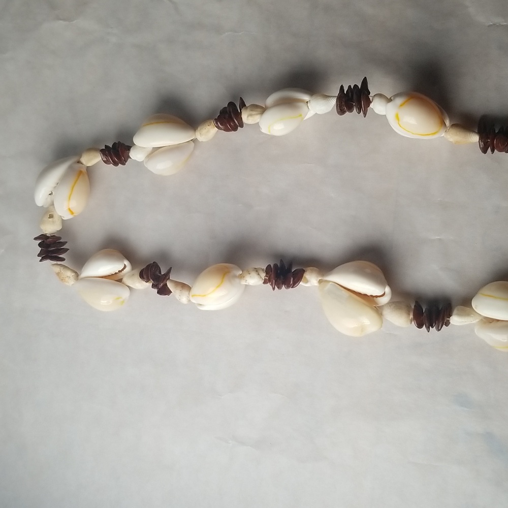 Long Shell Necklace - Picture 3 of 4
